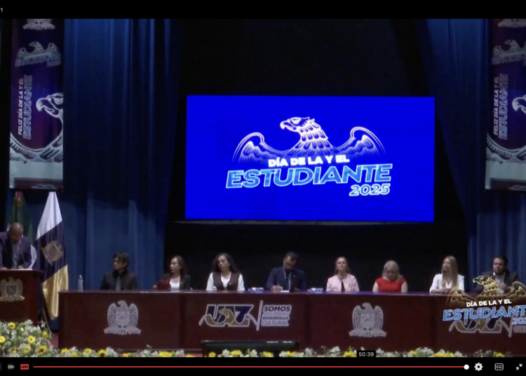 Aumentan reclamos estudiantiles por la expulsión del ex rector de la UAZ en actos oficiales